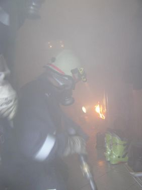 Löscharbeiten Selche der Feuerwehr Abtenau