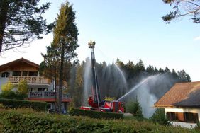 Umfassender Löschangriff der Feuerwehr Abtenau