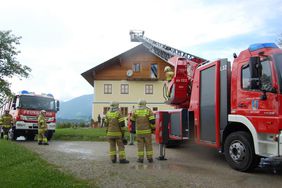 Einsatz FF Abtenau Blitzschlag in Bauernhaus