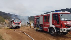 Brandeinsatz zur Schutz der lokalen Mülldeponie