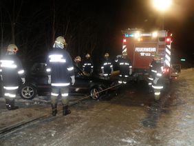 PKW Bergung durch die FF Abtenau