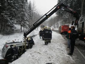 PKW Bergung durch dei FF Abtenau