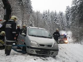 PKW Bergung durch dei FF Abtenau