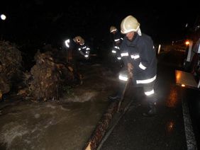 Aufräumarbeiten Murenabgang durch FF Abtenau