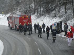 PKW-Bergung nach Unfall durch Feuerwehr Abtenau