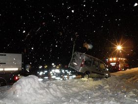 Feuerwehr Abtenau PKW-Bergung nähe Holzbau Auer