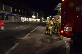 Einsatz FF Abtenau - Binden von Betriebsflüssigkeiten