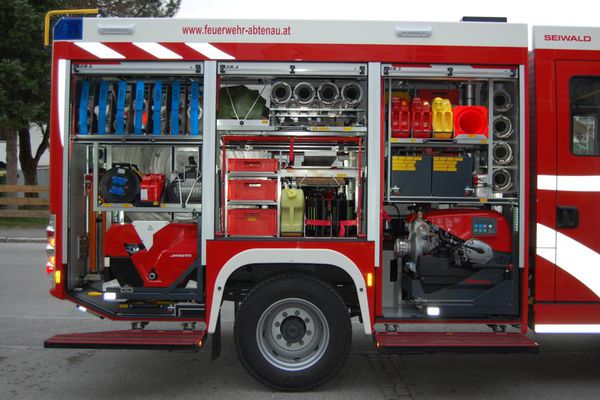 Geräteraum 2, 4 und 6 Löschfahrzeug der Feuerwehr Abtenau