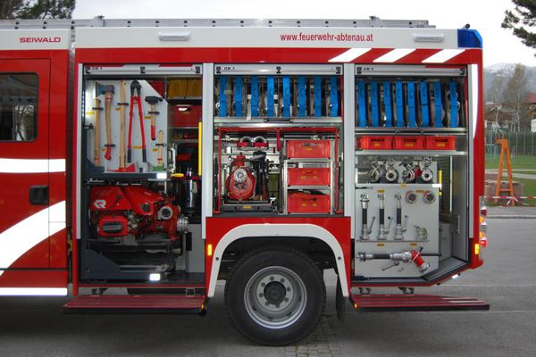 Geräteraum 1, 3 und 5 Löschfahrzeug der Feuerwehr Abtenau