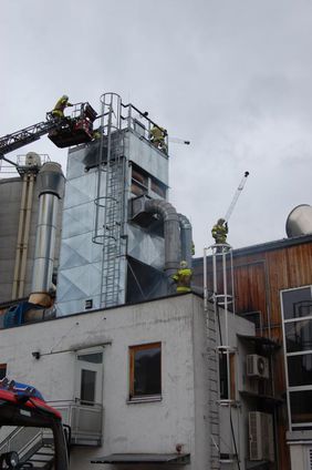Löscheinsatz der Feuerwehr Abtenau bei Fa. Firestixx