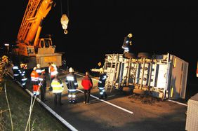 Einsatz FF Abtenau - Bergung LKW-Anhänger B166