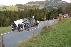 Einsatz FF Abtenau - Bergung LKW-Anhänger B166