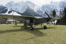 PC-6 gelandent auf der Feldmannwiese