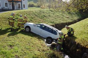 Feuerwehr Abtenau PKW-Bergung bei Forstverwaltung