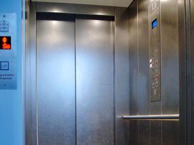 Personenrettung aus Aufzug durch die Feuerwehr Abtenau