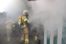 FF Abtenau Löscharbeiten bei Garagenbrand