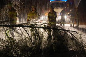 Aufräumarbeiten der FF Abtenau nach Schneefall
