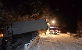 Bergearbeiten der Freiwilligen Feuerwehr auf der B166
