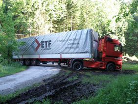 LKW-Bergung durch Freiwilliger Feuerwehr Abtenau