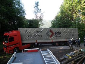 LKW-Bergung durch Freiwilliger Feuerwehr Abtenau