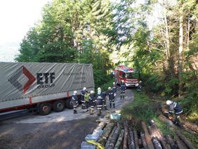 LKW-Bergung durch Freiwilliger Feuerwehr Abtenau