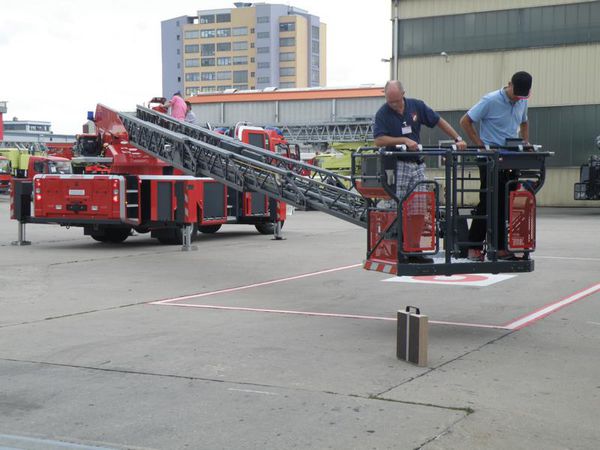 Korb Drehleiter Freiwillige Feuerwehr Abtenau