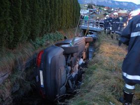 Freiwillige Feuerwehr Abtenau - PKW-Bergung aus Fischbach