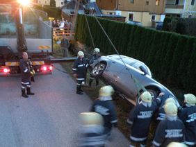 Freiwillige Feuerwehr Abtenau - PKW-Bergung aus Fischbach