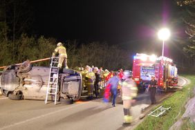 Rettungsarbeiten schwerer Verkehrsunfall auf der B162
