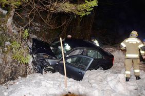 Rettungsaktion der Freiwilligen Feuerwehr Abtenau bei Verkehrsunfall